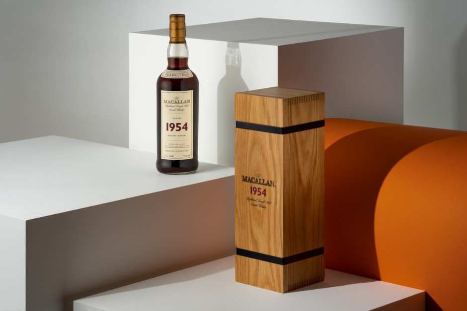 https://web-whisky-live.s3-eu-west-1.amazonaws.com/s3fs-public/styles/news_details/public/field/image/Macallan%201954%20Fine%20%26%20Rare_PRW.jpeg?itok=UomGwOXl