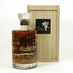 Hibiki 21 Year Old Mount Fuji Limited Edition / Wooden Box