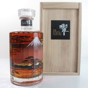 Hibiki 21 Year Old Mount Fuji Limited Edition / Wooden Box