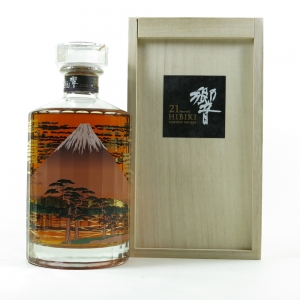 Hibiki 21 Year Old Mount Fuji Limited Edition / Wooden Box