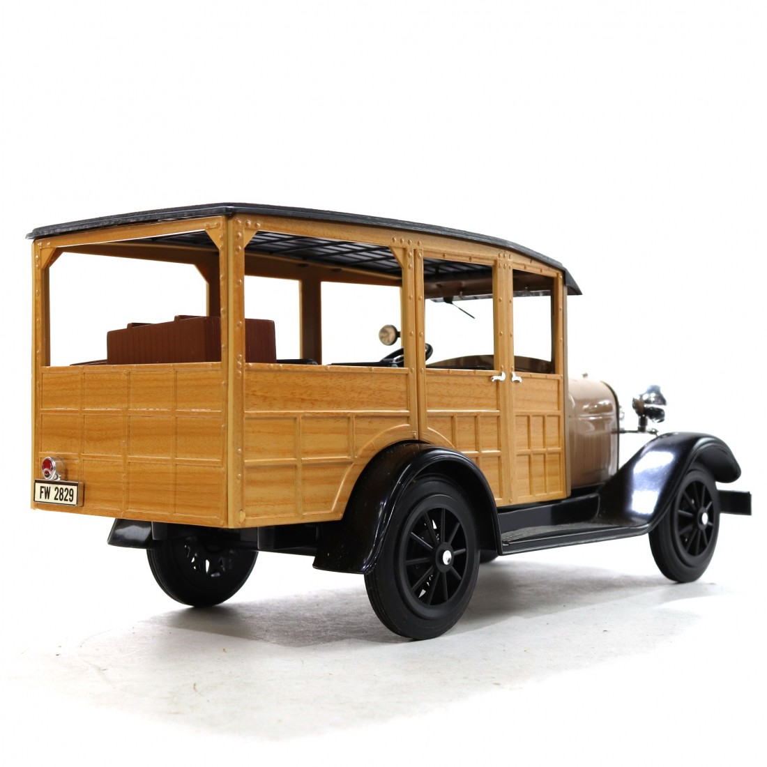 Jim Beam's Woodie Decanter Whisky Auctioneer