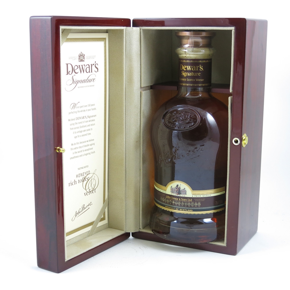 Dewar's Signature Whisky Auctioneer